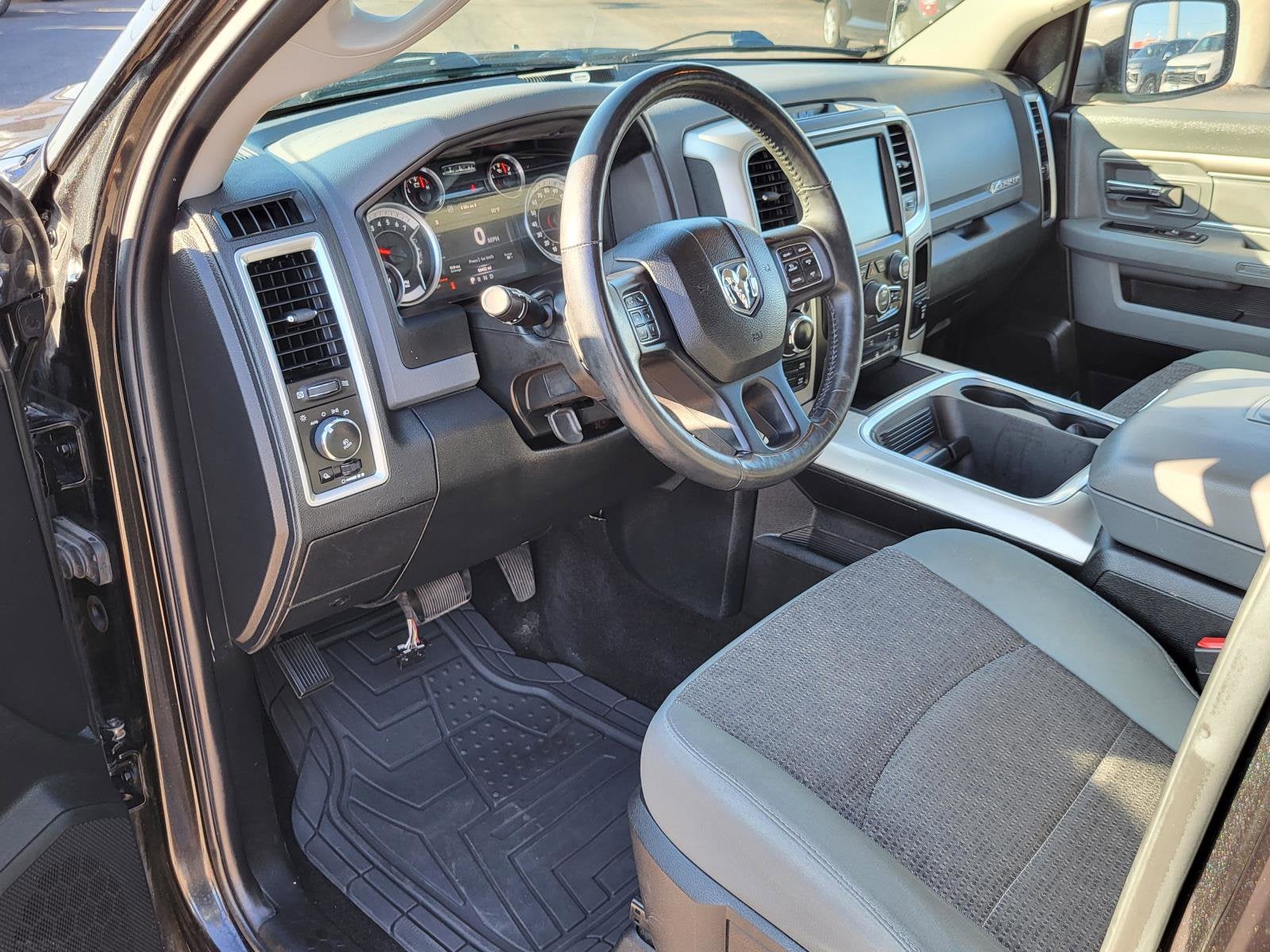 2017 RAM 1500 Big Horn Crew Cab 4x4 5'7" Box