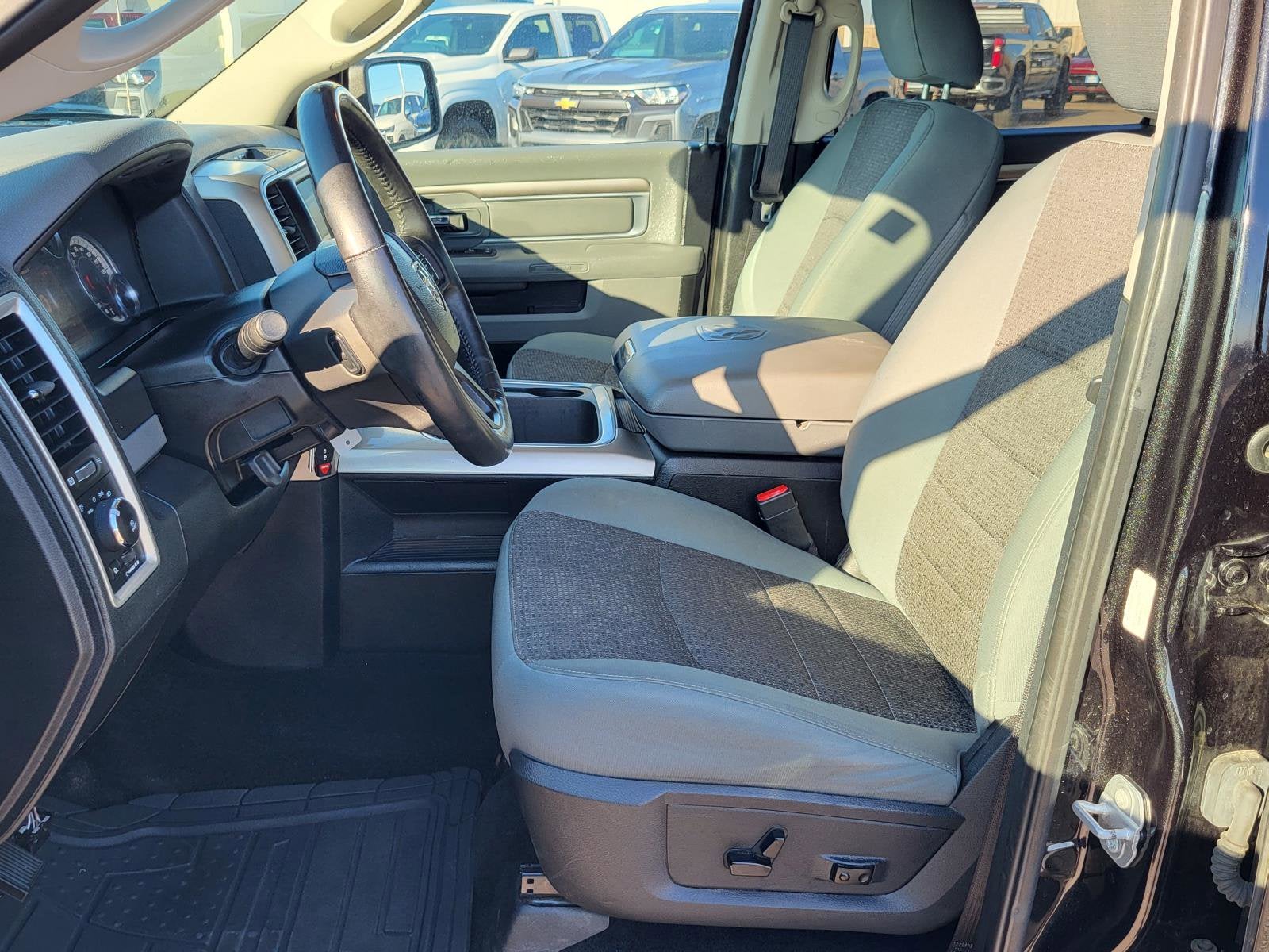 2017 RAM 1500 Big Horn Crew Cab 4x4 5'7" Box