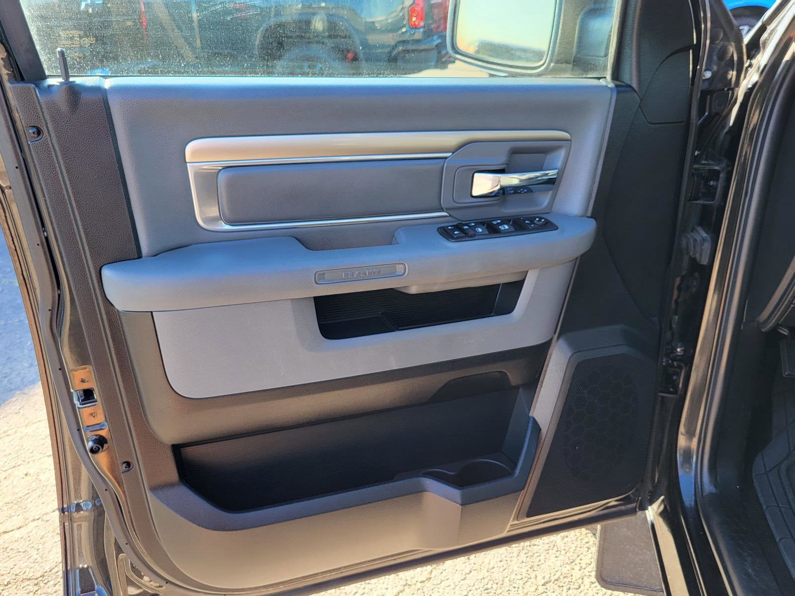 2017 RAM 1500 Big Horn Crew Cab 4x4 5'7" Box