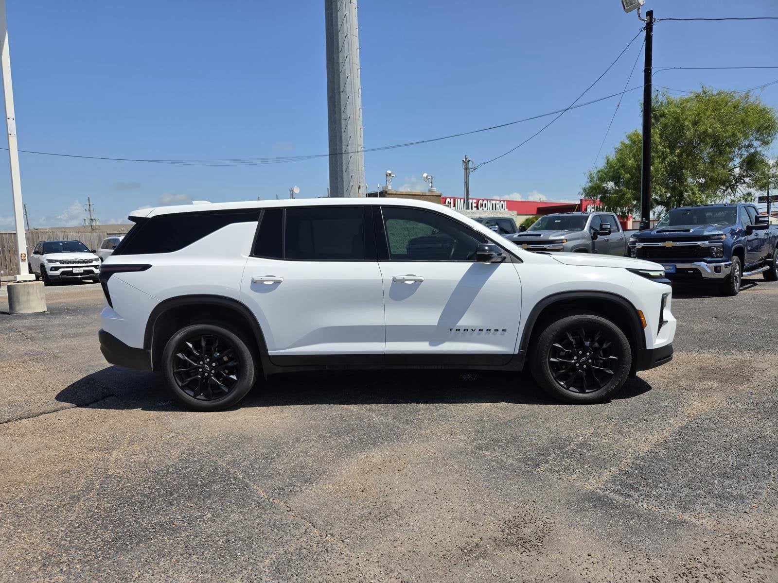 2024 Chevrolet Traverse LS