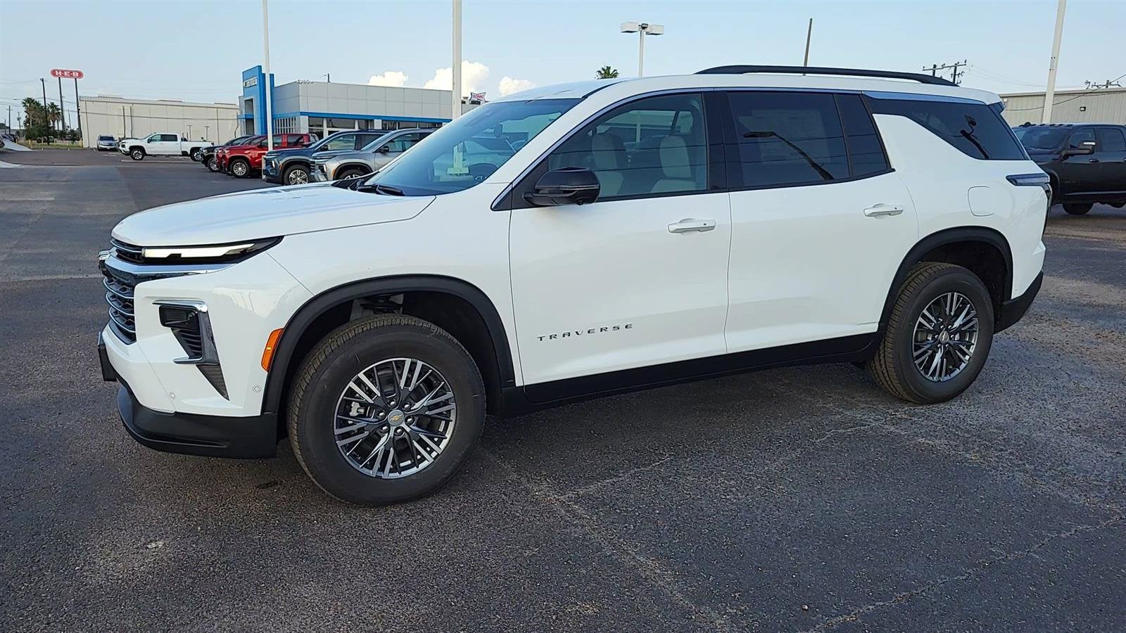 2025 Chevrolet Traverse LT