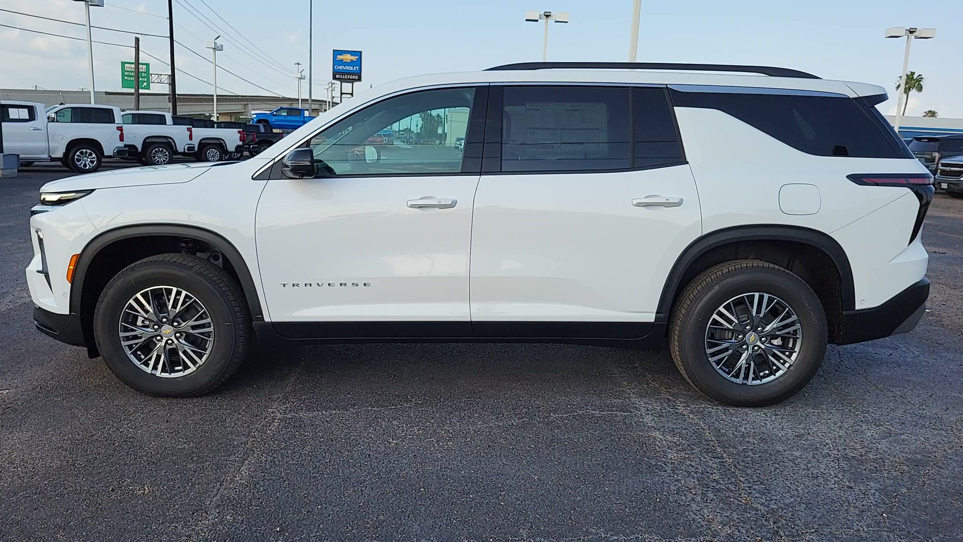 2025 Chevrolet Traverse LT