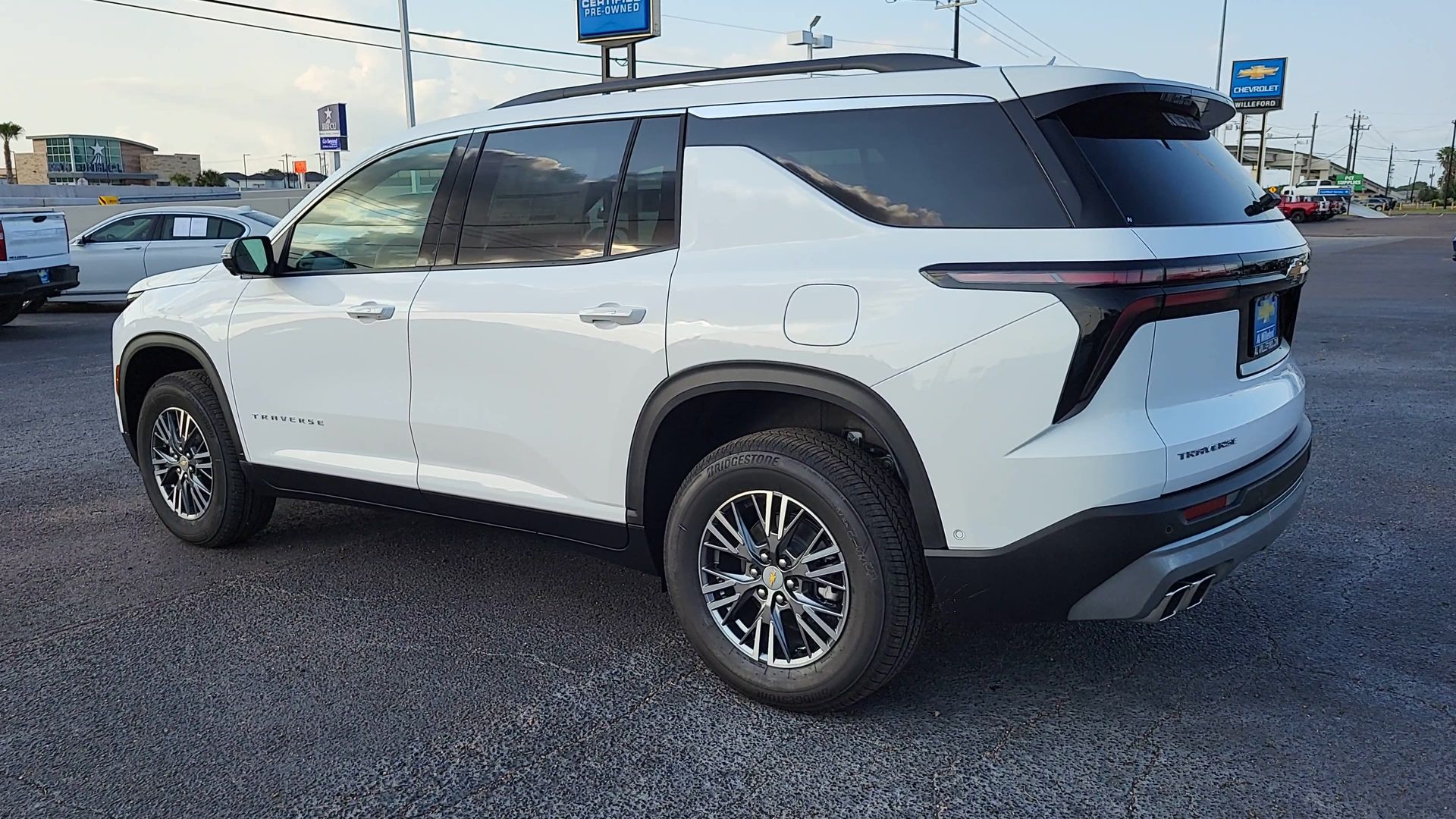 2025 Chevrolet Traverse LT